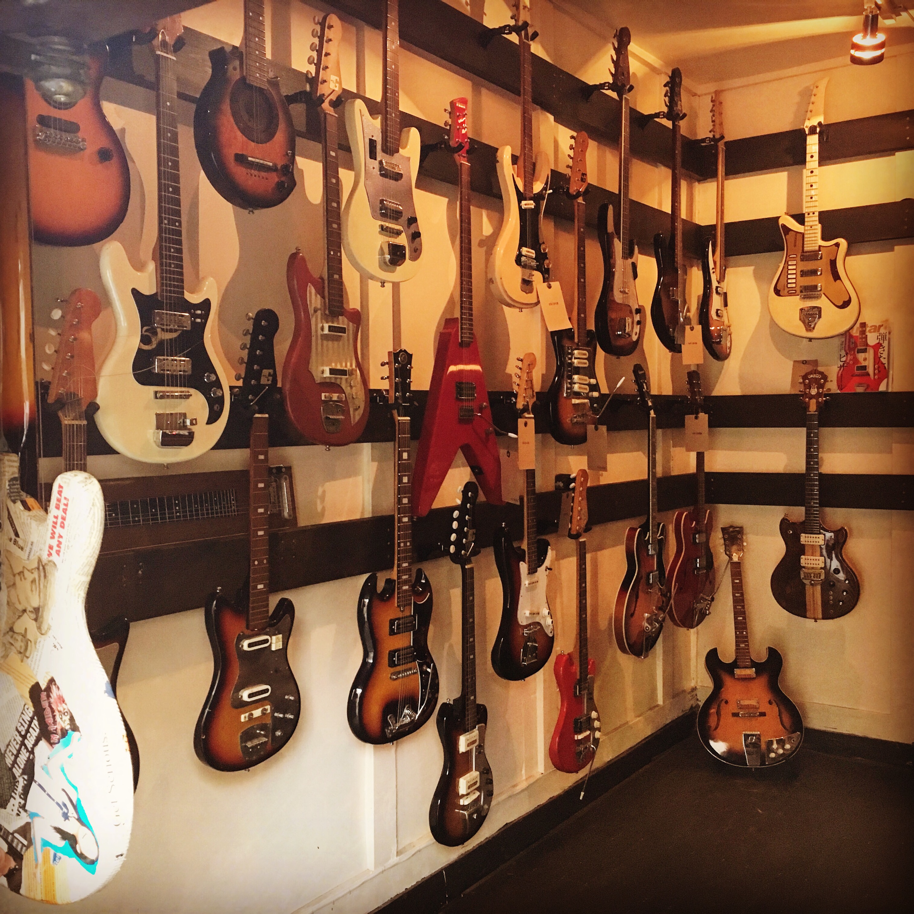 ビザールギターについて | 高円寺のビザールギター専門店 | Bridge guitars